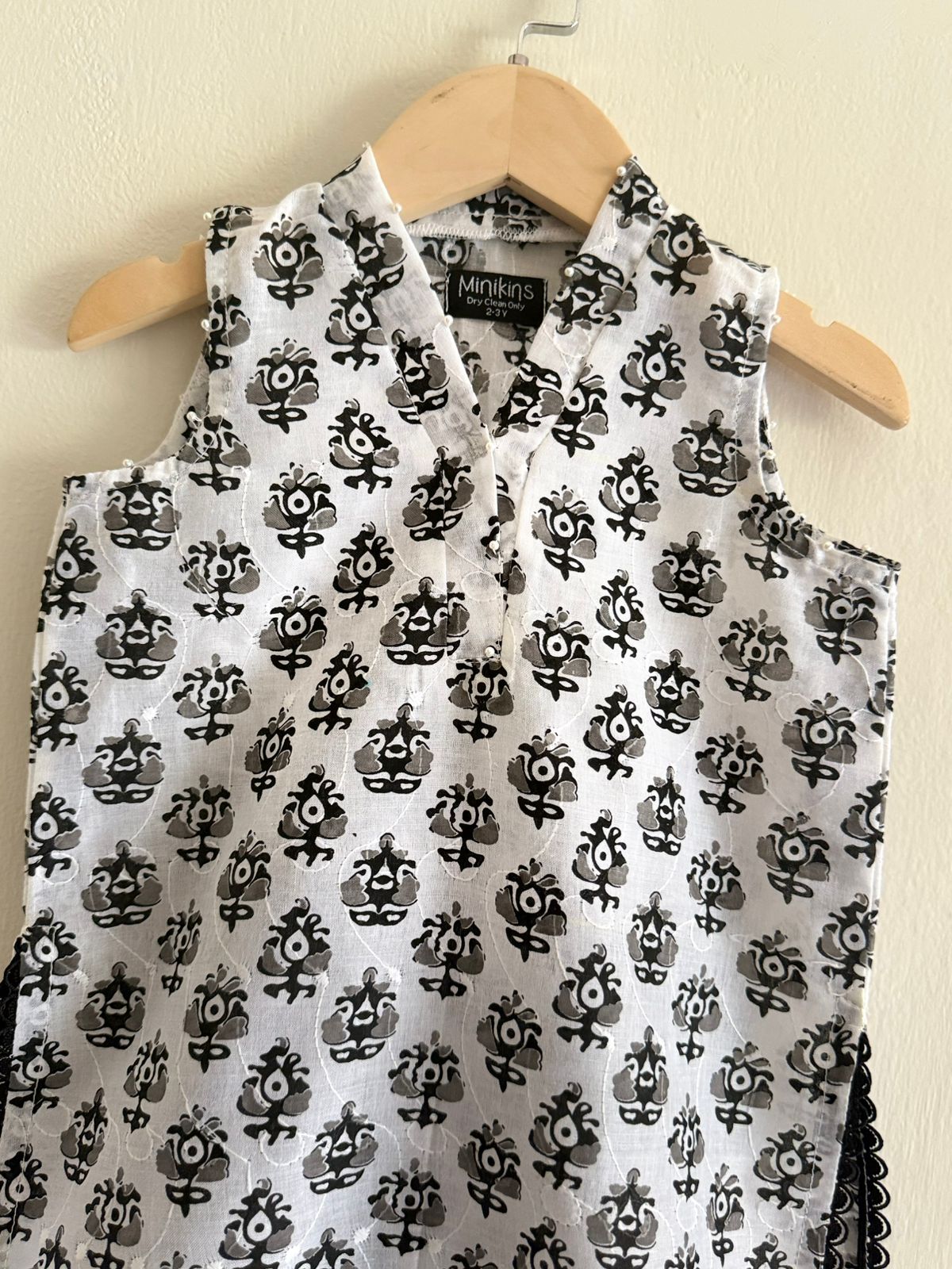 Block in Black